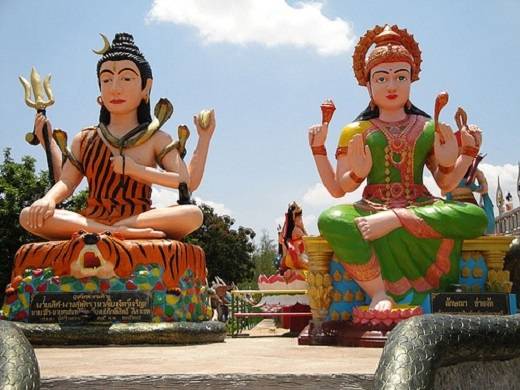 Hoàn thành năm 1977, Wat Pa Lak Roy được mệnh danh là ngôi đền địa ngục vì những cảnh tượng ghê rợn chờ đón du khách ở bên trong.