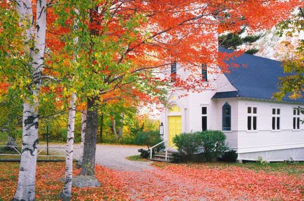 Sugar Hill, New Hampshire Được thành lập vào năm 1962, Sugar Hill là một trong những thị trấn trẻ nhất New Hampshire. Thị trấn được đặt tên theo loại cây được trồng nhiều ở đây: cây lá phong đường. Mùa thu đến, những ngọn đồi ở thị trấn nhỏ này tràn ngập sắc đỏ của những cây lá phong.