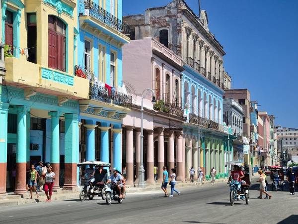 Hanava, Cuba: Sau khi lệnh cấm vận được nới lỏng, Hanava đã nhanh chóng trở thành một điểm đến cuốn hút trên bản đồ du lịch thế giới. Ở Hanava, du khách sẽ có cảm giác như được quay ngược thời gian, trở về thế kỷ trước.