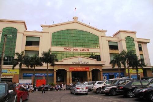Chợ Hạ Long là điểm dừng chân của nhiều du khách đến Quảng Ninh.