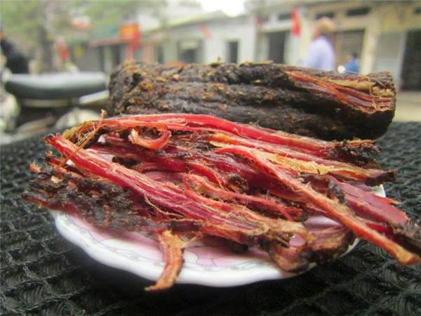 Thịt lợn, thịt trâu gác bếp là một trong những đặc sản nhất định phải thưởng thức khi tới Hà Giang. (Ảnh: Internet)