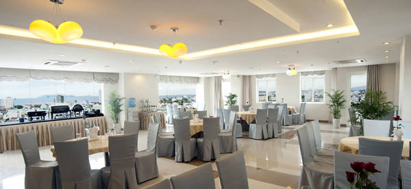 Toàn cảnh khu vực nhà hàng tại Khách sạn Hoàng Sa Đà Nẵng.