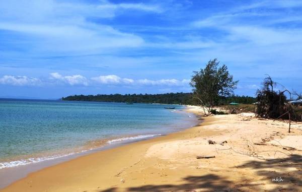 8. Bãi Dài: Danh hiệu một trong 10 bãi biển hoang sơ và đẹp nhất thế giới do BBC bình chọn ghi nhận vẻ đẹp của nơi này. Bãi Dài nằm ở phía tây bắc đảo. Ảnh: NKH. 