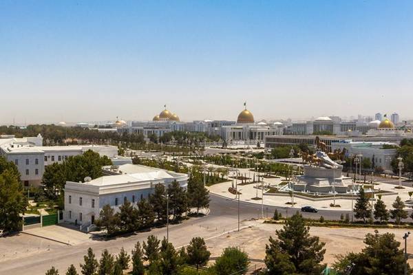 Thủ đô Ashgabat của Turkmenistan, trước đây đã là một điểm dừng chân quan trọng của những thương nhân lạc đà trước khi vào đất nước Ba Tư.