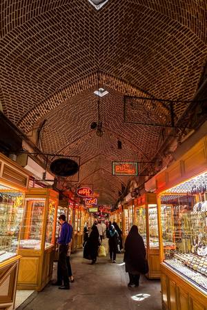 Khu chợ bán vàng nổi tiếng nằm trong Bazzar Tabriz, một điểm dừng chân của đoàn thương nhân phương Đông trao đổi hàng hóa ở xứ Ba Tư trước đây.