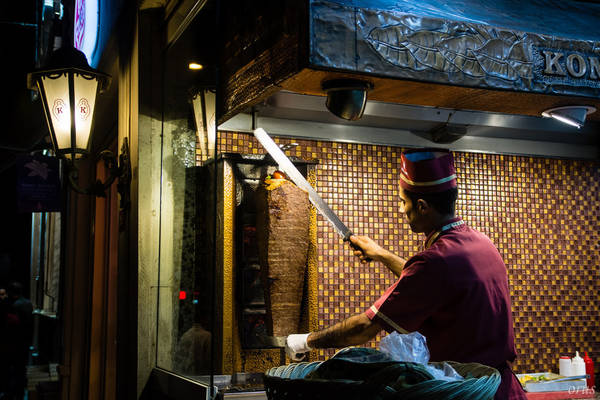  Tại Istanbul du khách sẽ được thưởng thức món bánh Doner kebab tuyệt vời