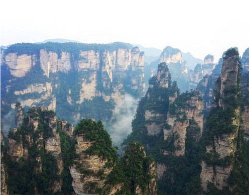 Công viên rừng quốc gia Zhangjiaji, Trung Quốc chính là nguồn cảm hứng để các nhà làm phim Hollywood xây dựng thành thế giới Pandora trong Avatar. Một trong những ngọn núi ở nơi đây cũng được đổi tên thành Núi Avatar Hallelujah.