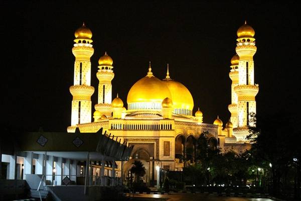 Thánh đường Jame Asr Hassanil Bolkiah là nơi linh thiêng nhất đất nước Brunei.