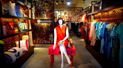 Những cửa hàng thời trang tốt nhất khu vực Đông Nam Á: Ở Hà Nội có thể tìm thấy những cửa hàng thời trang đậm chất châu Á dễ thương. Những phố như Hàng Nón bán nhiều quần áo ấn tượng với giá cả phải chăng.