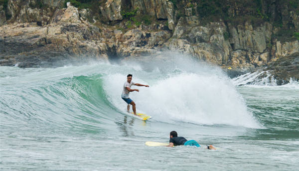 Bãi Pui O có nhiều sóng lớn, phù hợp với những ai đam mê mạo hiểm. Ảnh: Theerdayer