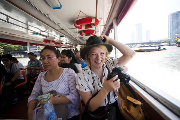 Bạn cũng có thể đi tàu tốc hành trên sông Chao Phraya