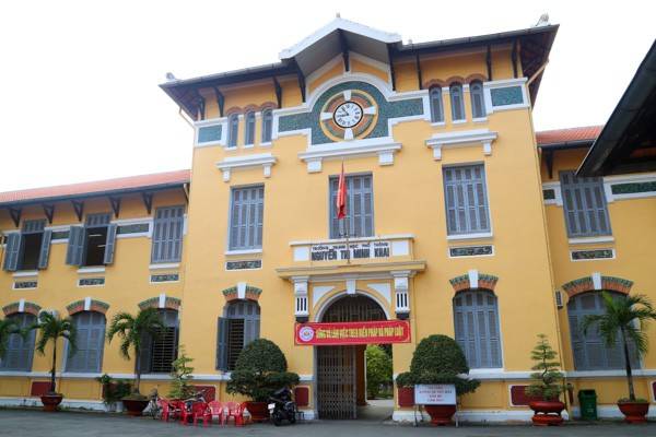 Trường Nguyễn Thị Minh Khai.