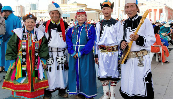 Nếu may mắn, du khách có thể được người Mông Cổ mời dự buổi lễ Shaman với những tín ngưỡng cổ xưa về ban phước lành và trị bệnh.