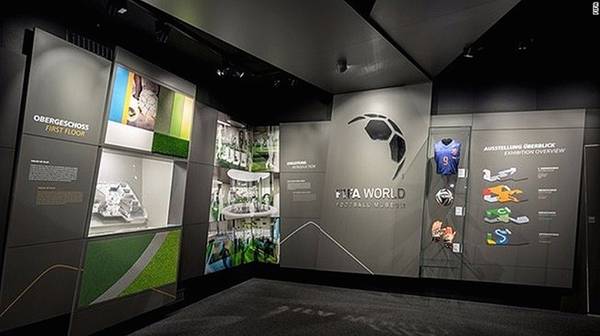 Bảo tàng bóng đá FIFA (Thụy Sĩ): Đầu năm 2016, những người hâm mộ môn thể thao vua không thể bỏ qua một địa điểm hấp dẫn nằm ở thành phố Zurich, Thụy Sĩ. Đó là bảo tàng bóng đá FIFA, bao gồm một tòa nhà trưng bày hơn 1.000 hiện vật về bóng đá. 