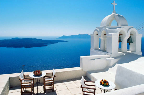Santorini là điểm đến không thể lãng mạn hơn. Ảnh: boomsbeat