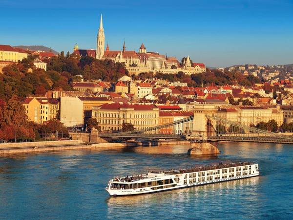 Budapest, Hungary: Ưu điểm của Budapest là có giá cả dễ chịu hơn so với các thành phố khác ở châu Âu, mà không kém phần hấp dẫn và xinh đẹp. 