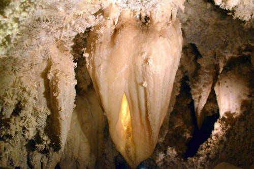 Trái tim lớn trong hang động tại núi Timpanogos. Ảnh: Superhealthykids.