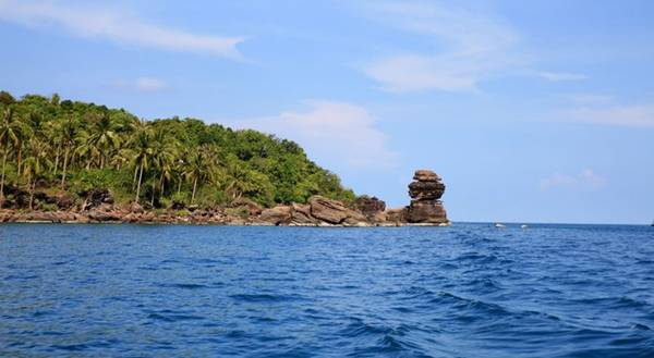 4. Hòn Thơm là cụm đảo nằm ở khu vực phía bắc quần đảo Phú Quốc. Các trải nghiệm thú vị tại đây gồm lặn ngắm san hô, tham quan các khu nuôi trồng thủy sản, khu nuôi ngọc trai… Để đến hòn Thơm, bạn mất 30 phút di chuyển từ bến tàu Phú Quốc. Ảnh: Salindaresort.