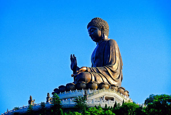 Đây là bức tượng Phật ngồi bằng đồng lớn nhất thế giới với chiều cao 34 mét. Ảnh: blaineharrington