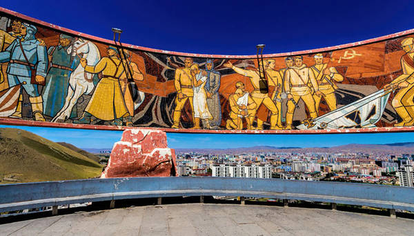 Ulaanbaatar hay Ulan Bator là thủ đô và là thành phố lớn nhất Mông Cổ. Tháng 5 đến tháng 10 là thời điểm lý tưởng nhất để du lịch tới đây. Bạn có thể chọn cách đi tự túc hoặc đi theo tour của các hãng lữ hành với chi phí cho một hành trình 7 ngày trọn gói khoảng 20 triệu đồng.