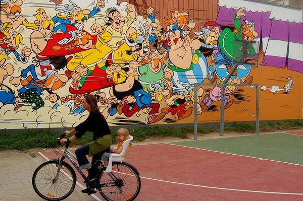 Một bức tranh tường vui nhộn về các nhân vật trong truyện Asterix. Ảnh: Nagonthelake.blogspot.com