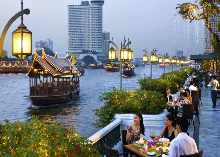 Ngắm nhìn quang cảnh sông Chao Praya