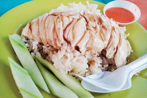 Đĩa cơm gà truyền thống Singapore này có giá 3 S $