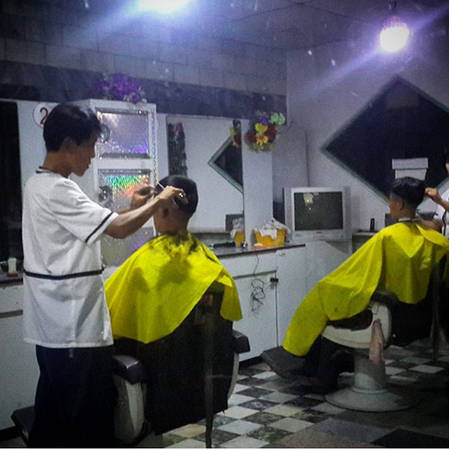 Hiệu cắt tóc ở Bình Nhưỡng.