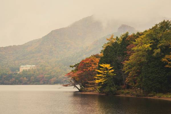 Cảnh sắc mùa thu thơ mộng trên hồ Haruna. 