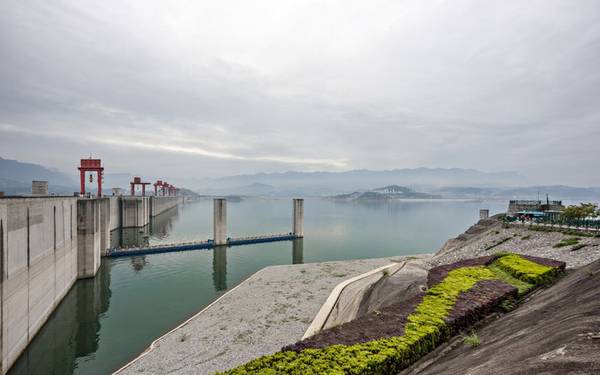 13. Đập Tam Hiệp (Hồ Bắc, Trung Quốc): Đập thủy điện chắn ngang sông Trường Giang này có chi phí xây dựng lên tới 26 tỷ USD. Đây là công trình bê tông lớn nhất thế giới, với trạm thủy điện lớn nhất.