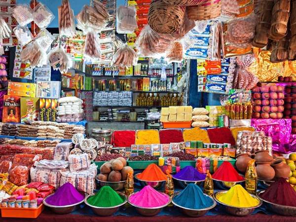 Những khu chợ đường phố ở thủ đô New Delhi rực rỡ các loại ngũ cốc, hoa quả, gia vị, kẹo bánh…