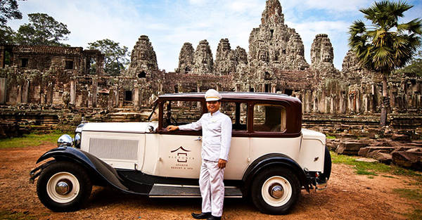 Khám phá các ngôi đền ấn tượng của Angkok trên những chiếc xe cổ của Victoria Angkor Resort & Spa. Ảnh: victoriahotels.asia