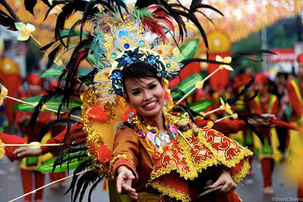 Lễ hội Sinulog là một trong những lễ hội vĩ đại, nổi bật nhất và đầy màu sắc nhất ở Philippines