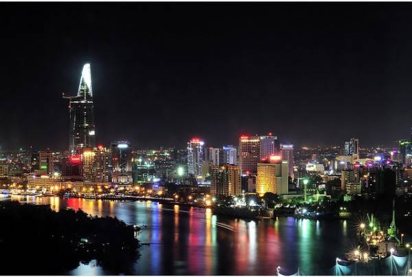 Khu vực dọc theo bờ sông Sài Gòn là địa điểm yêu thích của rất nhiều du khách.
