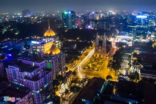 <strong>TP HCM - nơi khách hàng luôn luôn đúng: </strong>Thành phố sầm uất nhất Việt Nam hút du khách với nhịp phát triển mạnh mẽ, những hoạt động buôn bán, nơi vui chơi tấp nập ngày đêm. Ảnh: Hải An.