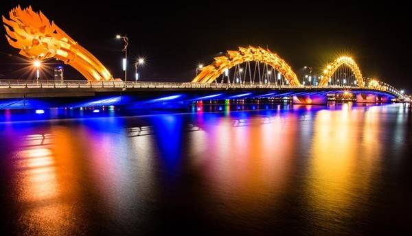 "Tuyệt phẩm" cầu Sông Hàn Đà Nẵng về đêm. 
