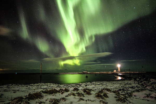 Reykjavik, Iceland Thủ đô của Iceland bị bao phủ bởi màn đêm huyền ảo với chỉ 4-5 giờ sáng mỗi ngày trong suốt tháng 12. Tuy nhiên màn đêm ở đây không hề ảm đạm bởi hiện tượng bắc cực quang. Ngoài ra, Reykjavik còn gây ấn tượng với những đỉnh núi tuyết, sông băng và đời sống sinh vật biển phong phú.