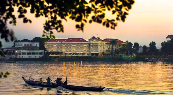 Khách sạn Victoria Châu Đốc nằm ngay bên bờ sông Hậu xinh đẹp. Ảnh: victoriahotels.asia