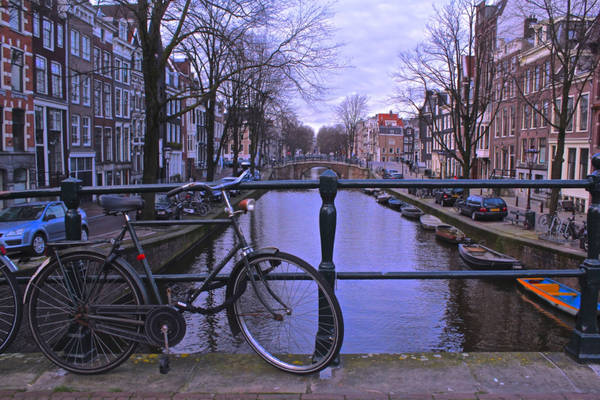 Thành phố Amsterdam đã trở thành một hiện tượng du lịch, và là một điểm đến được các bạn trẻ rất yêu thích.