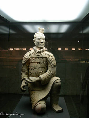 Du lich Trung Quoc - Một bức tượng được trưng bày trong bảo tàng.