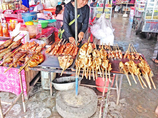 Budnick ghé đến tỉnh nhỏ nhất ở Campuchia là Kep để tham quan chợ cua và khám phá cuộc sống của người dân địa phương.