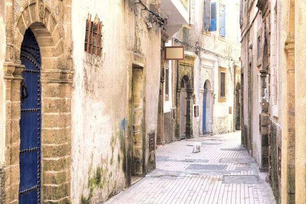 11. Fez, Morocco: Fez là thành cổ lâu đời nhất Morocco. Ngày nay, những nét xưa cũ được kết hợp với sự xa hoa hiện đại, tạo ra trải nghiệm tuyệt vời cho du khách. Khu phố cổ Fez el-Bali sẽ cho bạn cảm giác như lạc về thời trung cổ, với những ngõ nhỏ quanh co, và ẩm thực đường phố phong phú.