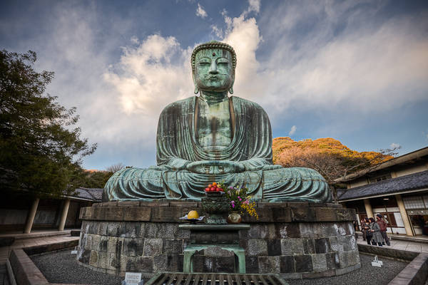 Đại Phật cao hơn 13m và nặng gần 93 tấn. 