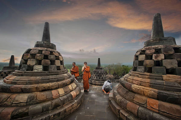 Có 2.760 bức phù điêu ở trong ngôi đền Borobudur mang lại cho du khách những trải nghiệm vô cùng thú vị để tìm hiểu về văn hoá đất nước vạn đảo. Mặc dù đền Borobudur từng được coi là niềm tự hào của Phật giáo Java nhưng ngôi đền này từng bị lãng quên trong nhiều thế kỷ. Ảnh: Anna Tatti