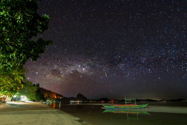 Bầu trời đêm đầy sao ở Palawan. Ảnh: Allan Soul