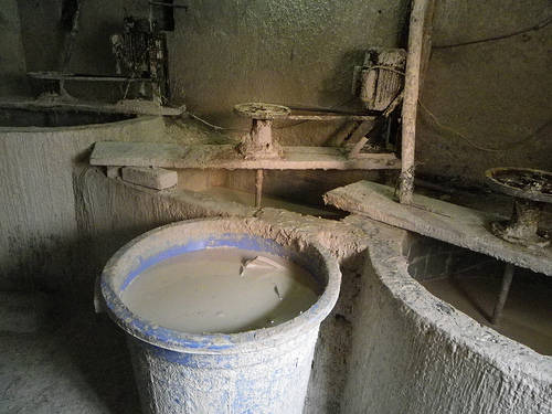Du lich Ha Noi - Công đoạn để làm nên những sản phẩm gốm sứ chất lượng.