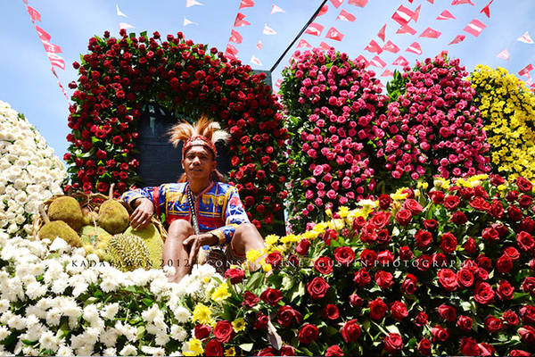 Lễ hội Kadayawan là một lễ hội diễn ra hàng năm vào tuần thứ 3 của tháng 8 tại thành phố Davao, Philippines