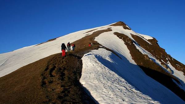 6. Bạn không thể là một phượt thủ thực sự cho đến khi bạn tham gia vào một chuyến du lịch bằng đường bộ, vượt qua ngọn đèo trên vách núi cheo leo ở Himachal. Ảnh:J.M.Garg
