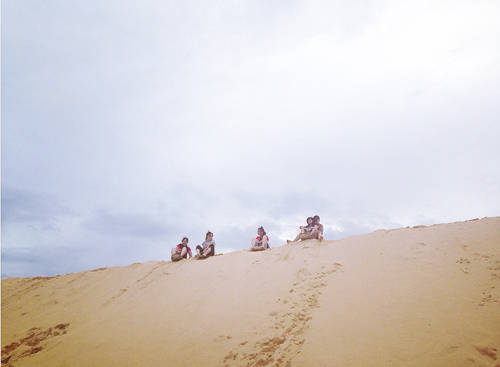 Trượt cát trên đồi cát Quang Phú.