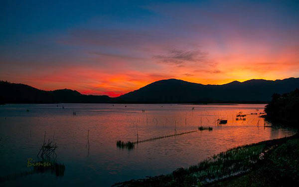 Bình minh trên hồ Lắk, một trong những hồ nước nổi tiếng ở Tây Nguyên.